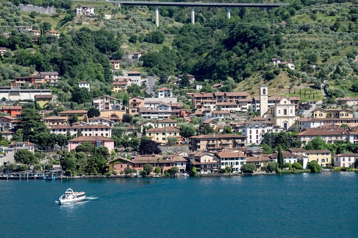 Archisearch CHRISTO AND JEANNE-CLAUDE / THE FLOATING PIERS AT LAKE ISEO, ITALY, JUNE 2016