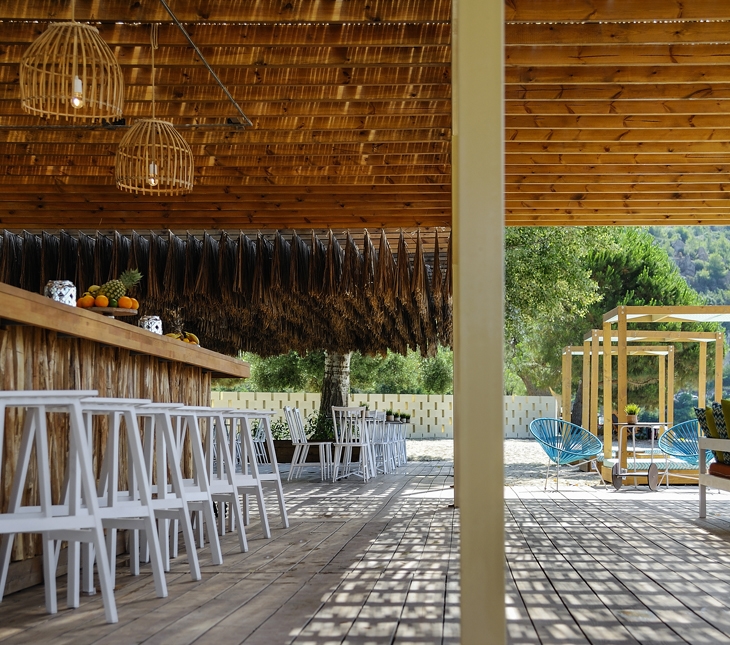 Archisearch RIVIERA BAR IN CHALKIDIKI FEATURES A NEW MODERN / SKARLAKIDIS ARCHITECTURE STUDIO + G. BARTZIOUMAS