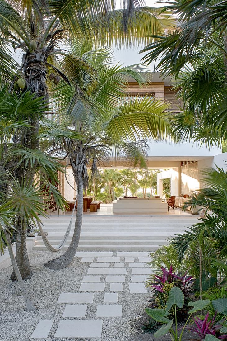 Archisearch CASA XIXIM / SPECHT HARPMAN / A BEACHFRONT VILLA ON A PROTECTED BAY IN TULUM MEXICO