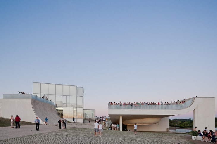 Archisearch UNDER THE SKY & THE SEA: STEVEN HOLL ARCHITECTS DESIGN THE CURVED CITE DE L’OCEAN ET DU SURF MUSEUM