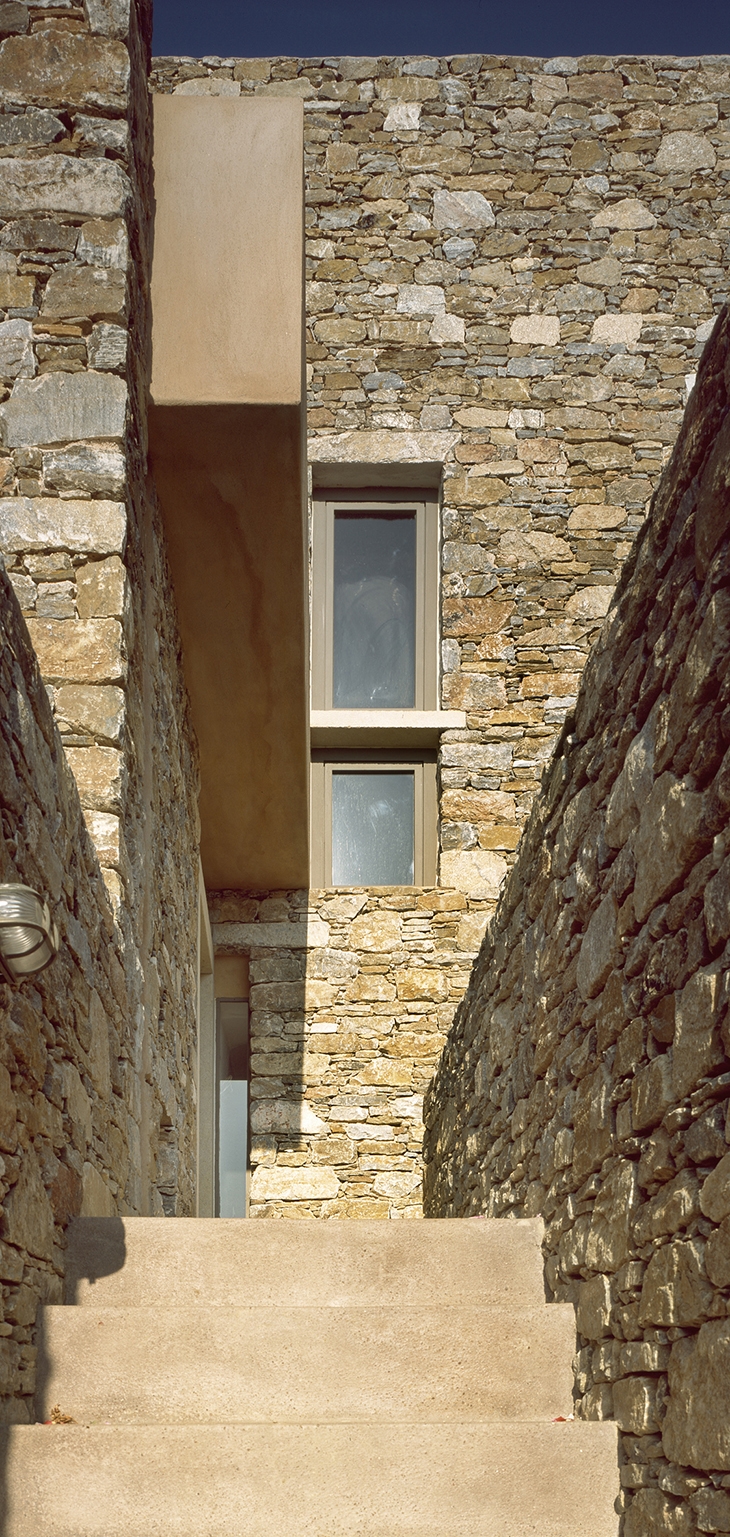 Archisearch - House in Syros / Myrto Miliou Architects / Photography by Erieta Attali