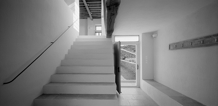 Archisearch - House in Syros / Myrto Miliou Architects / Photography by Erieta Attali