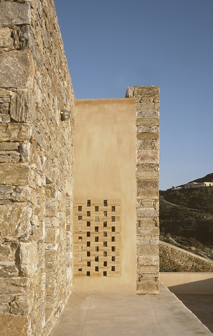 Archisearch - House in Syros / Myrto Miliou Architects / Photography by Erieta Attali