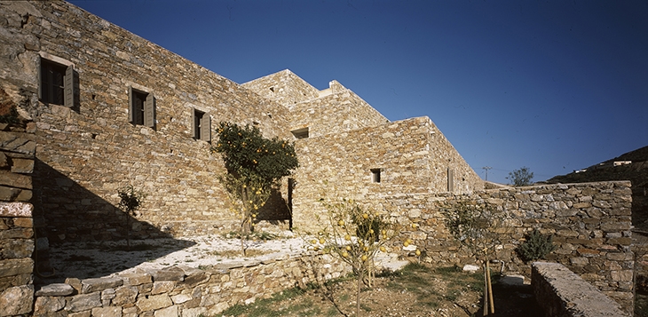 Archisearch CONTEMPORARY & TRADITIONAL: HOUSE IN SYROS / MYRTO MILIOU ARCHITECTS