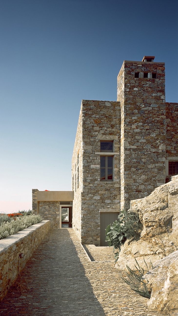 Archisearch CONTEMPORARY & TRADITIONAL: HOUSE IN SYROS / MYRTO MILIOU ARCHITECTS