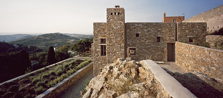 Archisearch - CONTEMPORARY & TRADITIONAL: HOUSE IN SYROS / MYRTO MILIOU ARCHITECTS