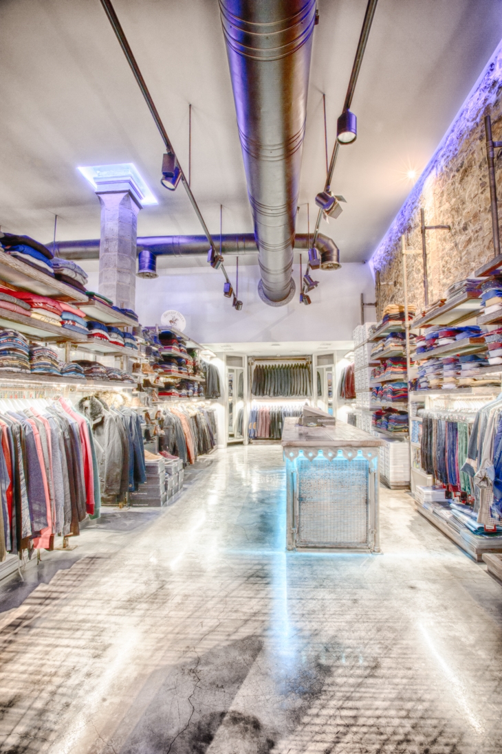 Archisearch - Thalassinou’s Clothes Store in Chios / Lefteris Martakis 