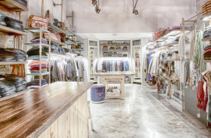 Archisearch - LEFTERIS MARTAKIS TRANSFORMS A NEOCLASSICAL BUILDING IN CHIOS INTO A CLOTHING STORE