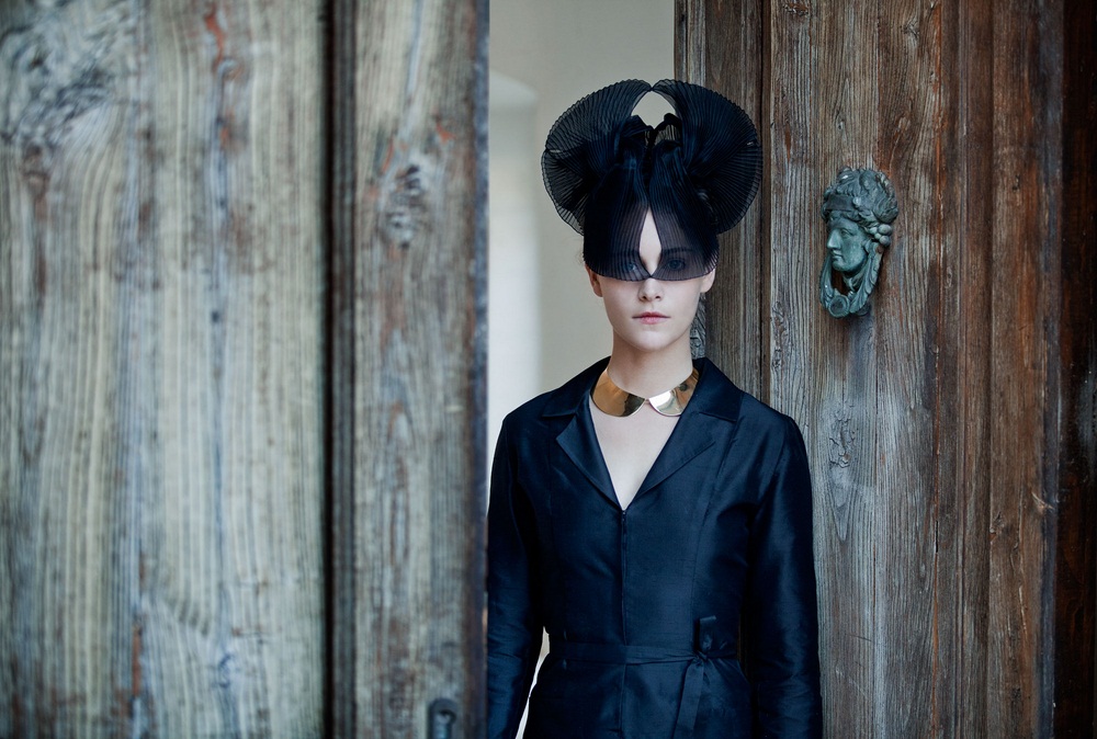 Archisearch - Appearing here: Ariane Labed Fashion items: silk plisé headpiece by Sandra Backlund gold-plated collar by Marc Jacobs for Louis Vuitton soie savage black 