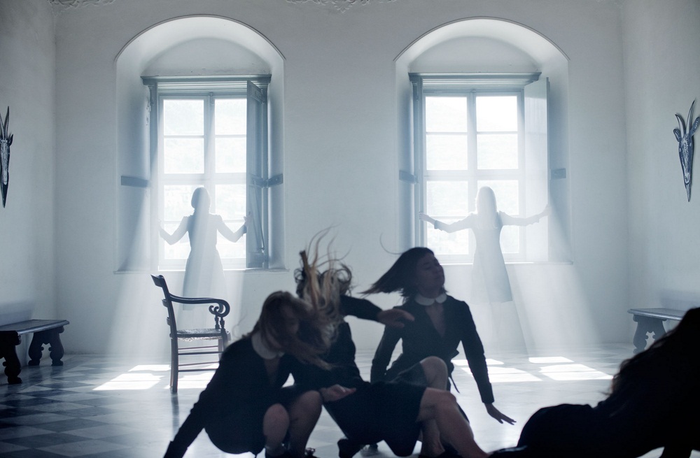 Archisearch - Appearing here (from left): Sofia Dona, Isolda Dychauk, Evangelia Randou, Ying Gao, Clémence Poésy, Deniz Gamze Ergüven Fashion items: black 