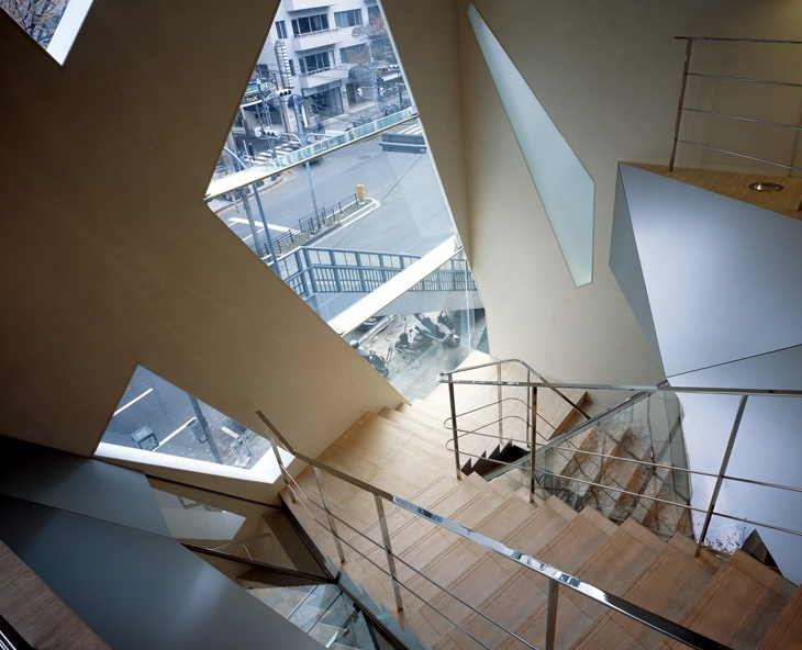 Archisearch - TOD’S Omotesando Building, 2002—2004, Shibuya-ku, Tokyo, Japan Photo by Nacasa & Partners Inc.
