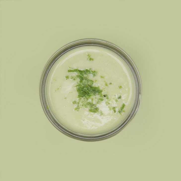 Archisearch - INGREDIENTS:  ½ avocado, ½ banana Juice and zest of ½ fresh lime, 2/3 cup coconut milk,  a few spinach leaves, 2 packets of Stevia / INSTRUCTIONS:  Blend everything until smooth. Pour over ice. Garnish with lime zest. 