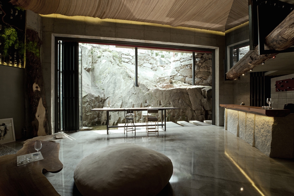 Archisearch - A Lounge Bar in South Korea Embraces the Natural Elements / TUNEplanning