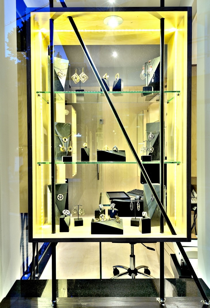 Archisearch - Designing in 5,74 m2 - Jewellery Shop in Ioannina / Vicky Poriki / photo by Costas Vassis 