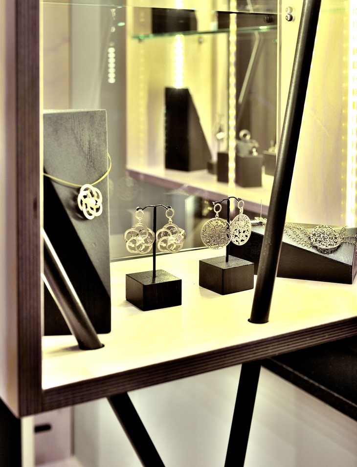 Archisearch - Designing in 5,74 m2 - Jewellery Shop in Ioannina / Vicky Poriki / photo by Costas Vassis 