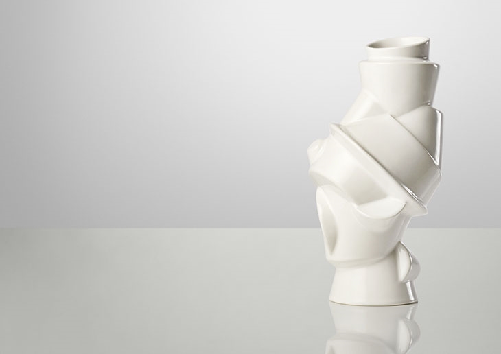 Archisearch - CLOSELY SEPARATED VASE BY MICAHEL GEERTSEN, WINNER OF SEVERAL AWARDS INCLUDING THE SILVER MEDAL AT THE WORLD CERAMIC BIENNALE IN KOREA - MUUTO DESIGN