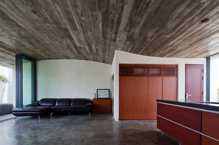 Archisearch THE EXOTIC BRUTALISM OF BINH THANH HOUSE IN VIETNAM / VO TRONG NGHIA ARCHITECTS & SANUKI + NISHIZAWA ARCHITECTS