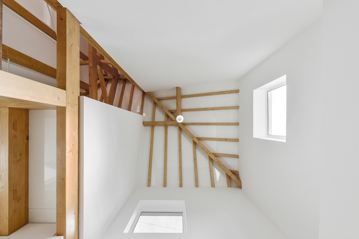 Archisearch - CORPO ATELIER INDUCT AN AMAZING WOODEN STRUCTURE INSIDE STONE WALLS