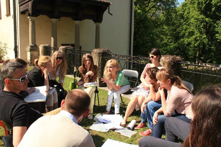 Archisearch - - ECOWEEK 2012 workshop group at Villa Decius in Krakow, Poland ((c) ECOWEEK 2012).