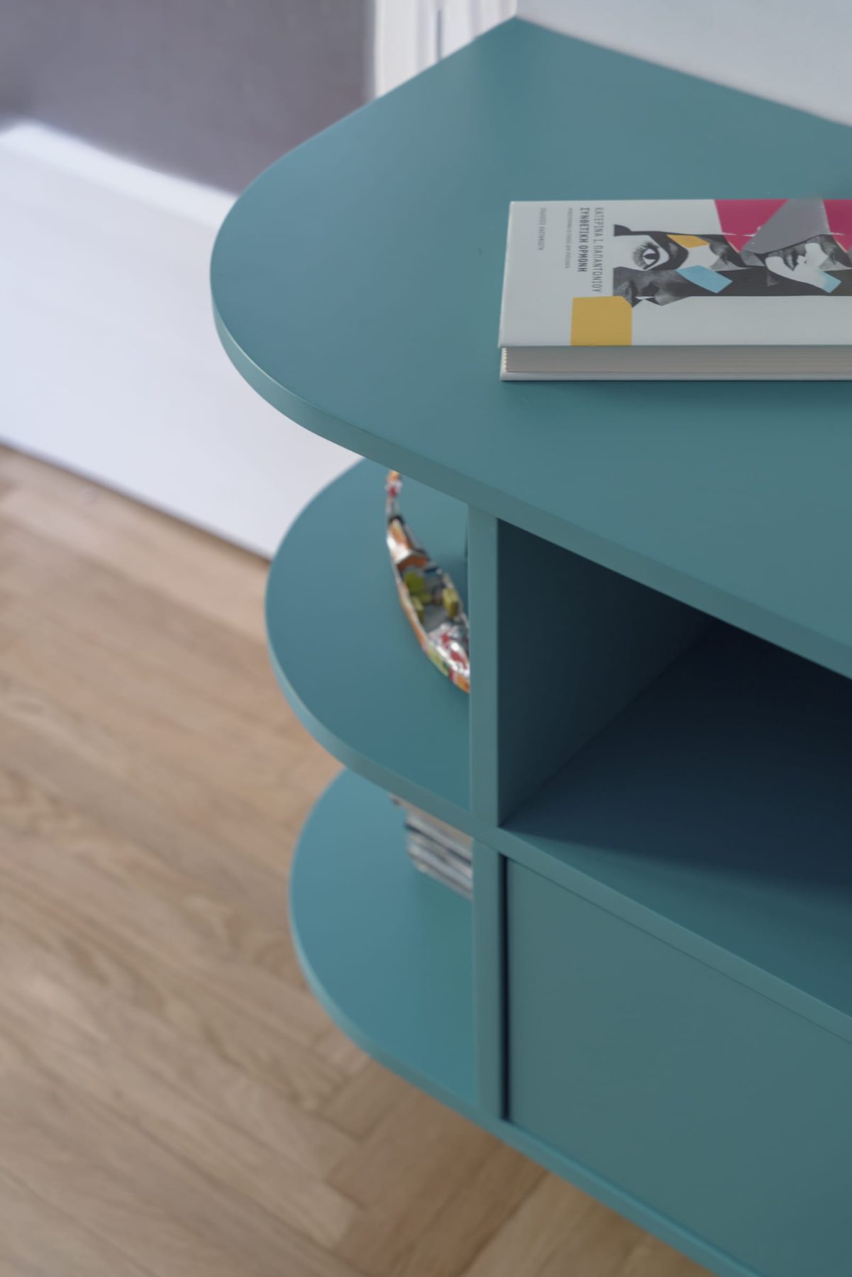 Archisearch More with Less: Studio Lok reconnects an Athenian apartment with the greenery of Finopoulou Hill
