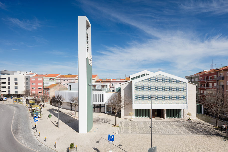 Pastoral, center, Moscavide, Plano Humano Arquitectos, ethereal, atmosphere, Church, Santo António, portugal, João Morgado, relegious, light