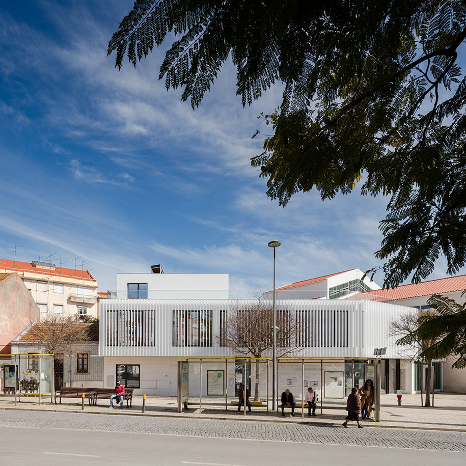 Pastoral, center, Moscavide, Plano Humano Arquitectos, ethereal, atmosphere, Church, Santo António, portugal, João Morgado, relegious, light