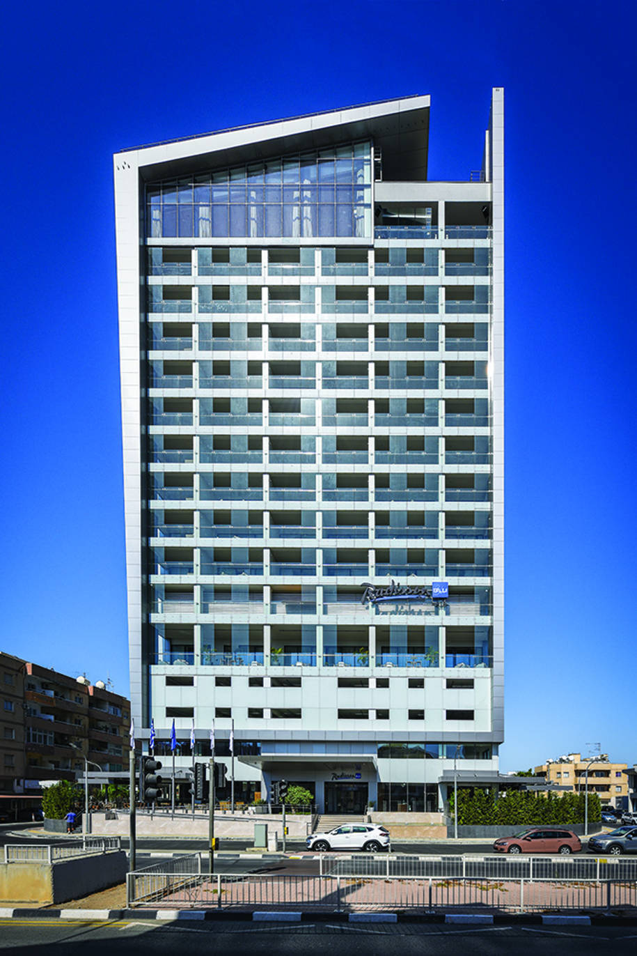 Archisearch Το Steel Blue Gray της Anodic Collection, AkzoNobel στο Radisson Blu Hotel στη Λάρνακα