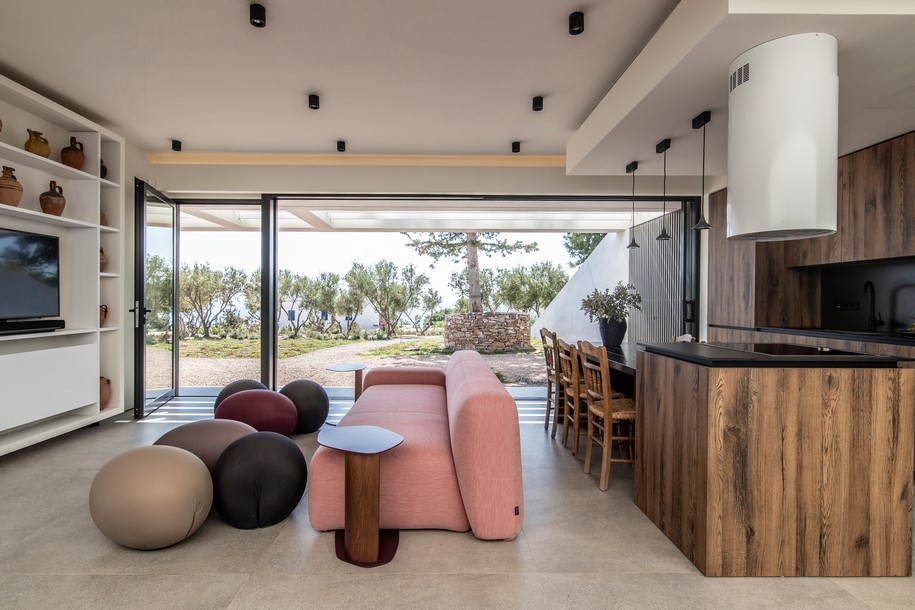 Archisearch SCAPEARCHITECTURE created the Secret Garden House in Paros