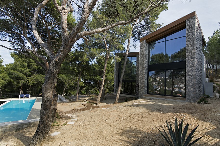 The Wedge house, schema architecture & engineering, Drafi, Athens, Greece, 2017, family house