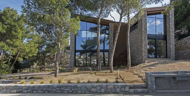 Archisearch - The Wedge House utterly blends with its natural environment in Drafi | schema architecture & engineering