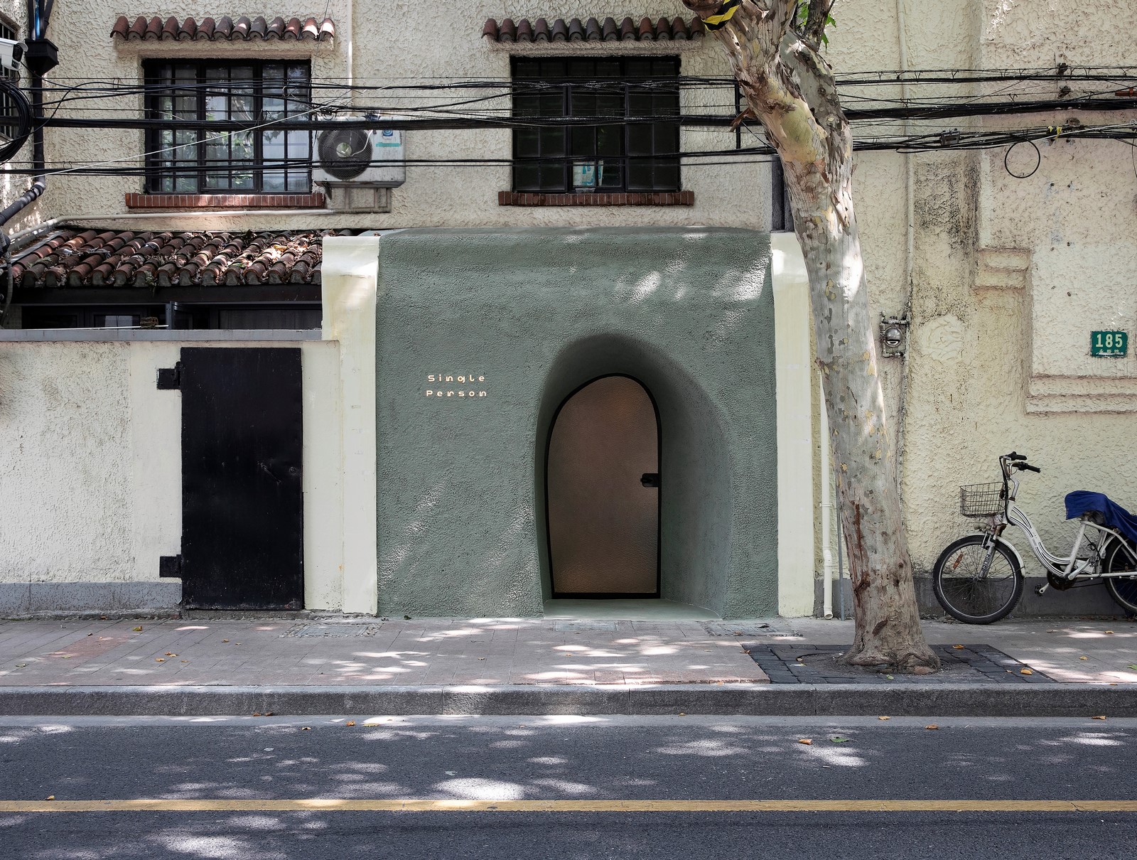 Archisearch Offhand Practice tranformed a former street diner into a cave-like gallery in Shanghai