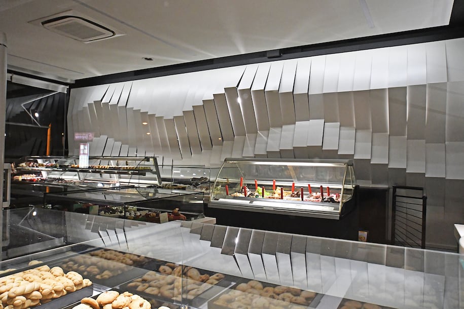 Smarnakis Patisserie, ARCHE - Architecture & Design Lab, Πύργος Ηλείας, Βασίλης Στρουμπάκος, Μίνα Σαραντοπούλου, Ζαχαροπλαστείο