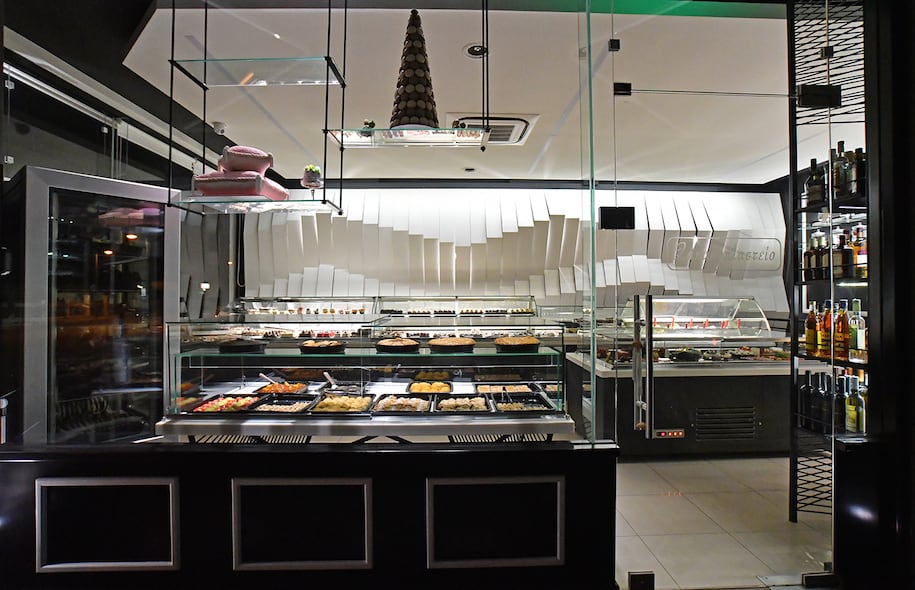 Smarnakis Patisserie, ARCHE - Architecture & Design Lab, Πύργος Ηλείας, Βασίλης Στρουμπάκος, Μίνα Σαραντοπούλου, Ζαχαροπλαστείο