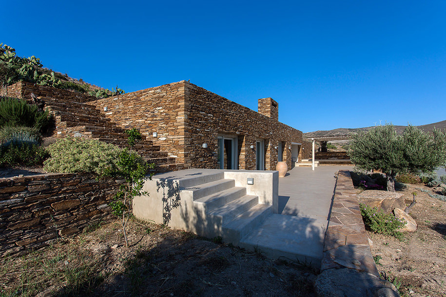 Archisearch Summer House Under the Prickly Pears of Ios, Greece / gfra architecture