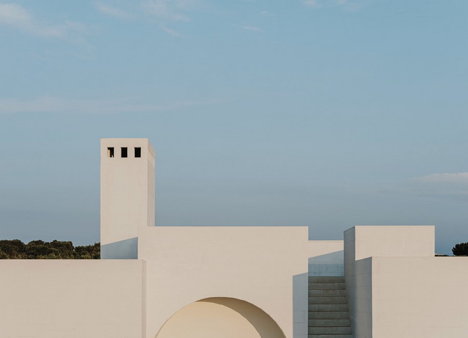 Archisearch Villa Cardo interpretes local architecture of Puglia  | Studio Andrew Trotter