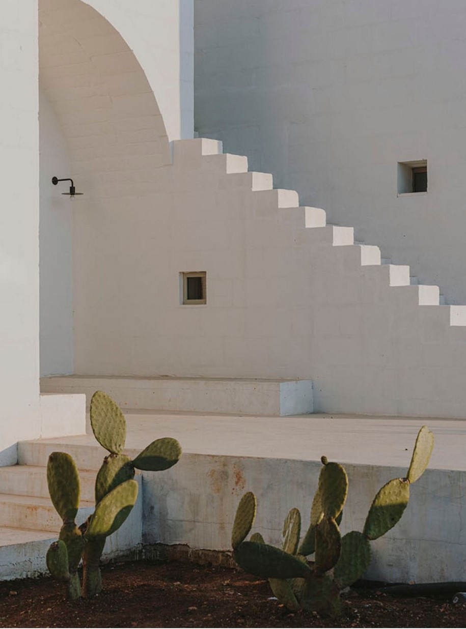 Archisearch Villa Cardo interpretes local architecture of Puglia  | Studio Andrew Trotter