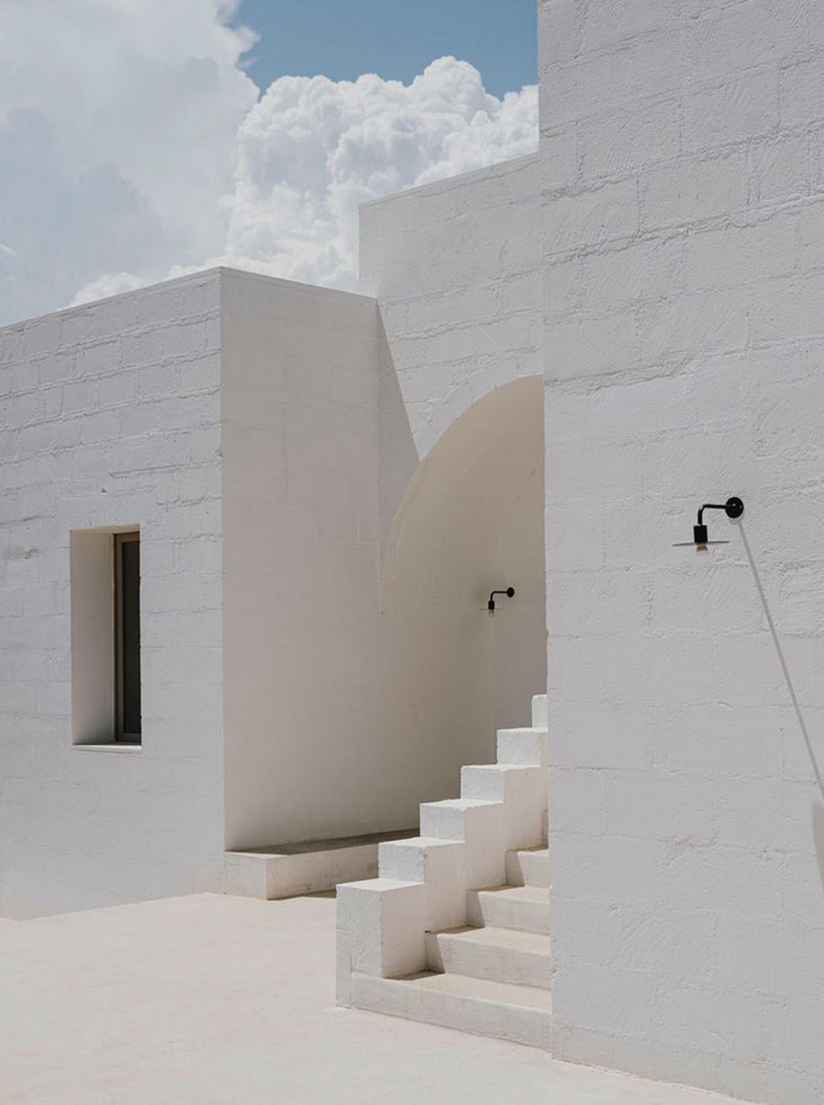 Archisearch Villa Cardo interpretes local architecture of Puglia  | Studio Andrew Trotter