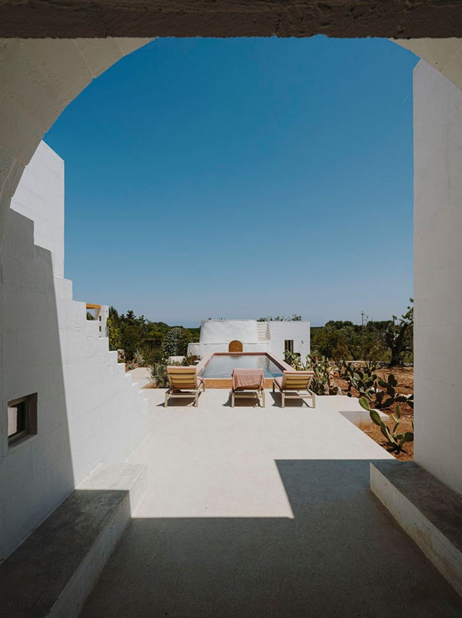 Archisearch Villa Cardo interpretes local architecture of Puglia  | Studio Andrew Trotter