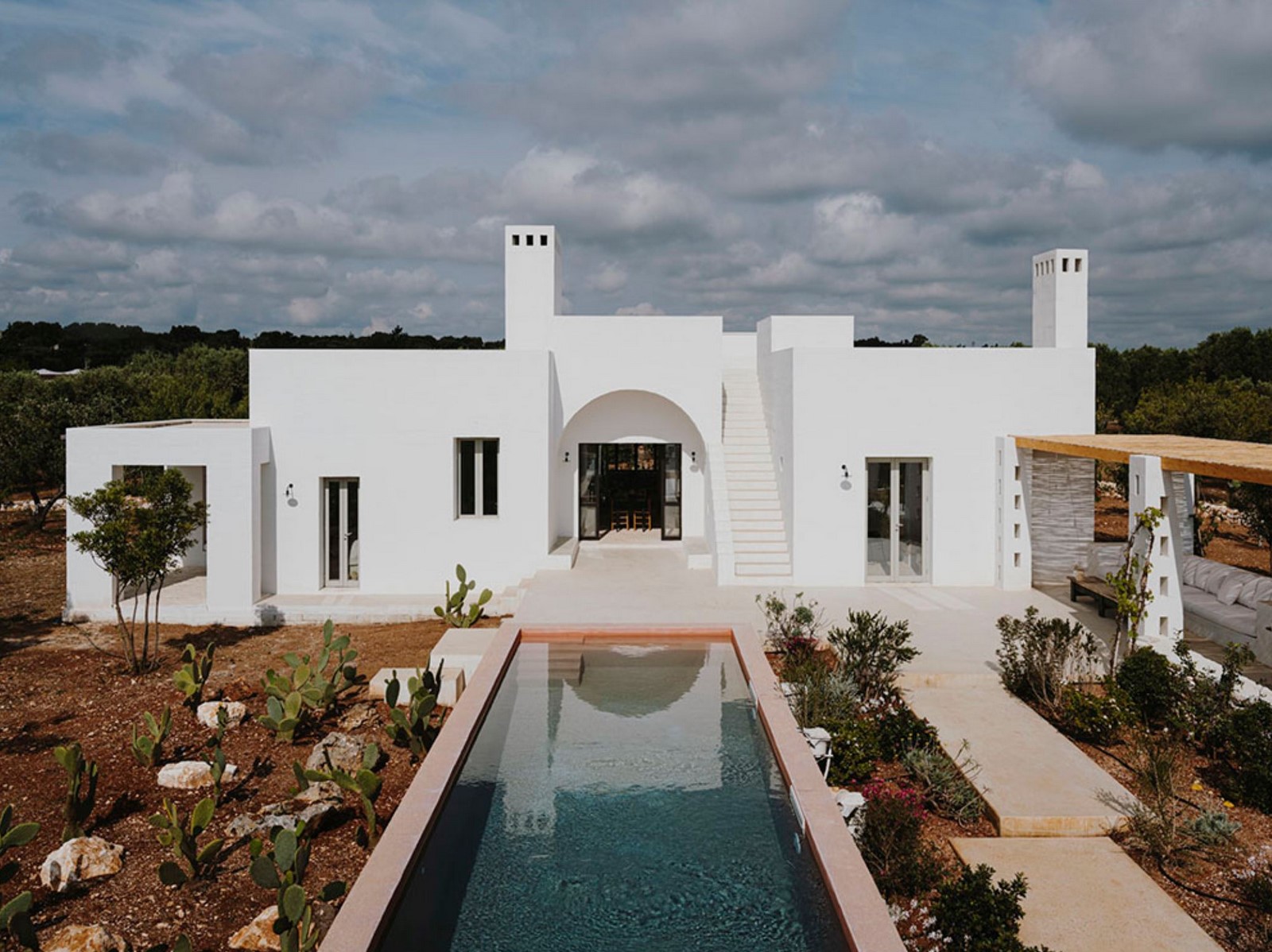 Archisearch Villa Cardo interpretes local architecture of Puglia  | Studio Andrew Trotter