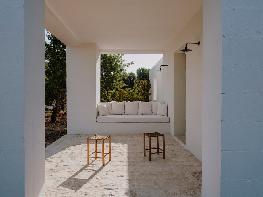 Archisearch Villa Cardo interpretes local architecture of Puglia  | Studio Andrew Trotter