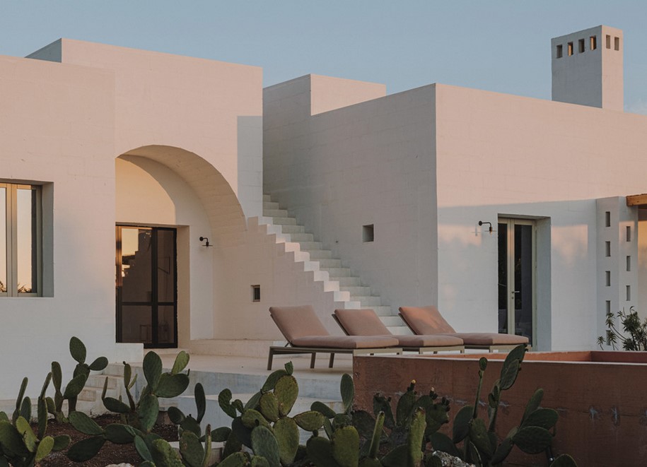 Archisearch Villa Cardo interpretes local architecture of Puglia  | Studio Andrew Trotter