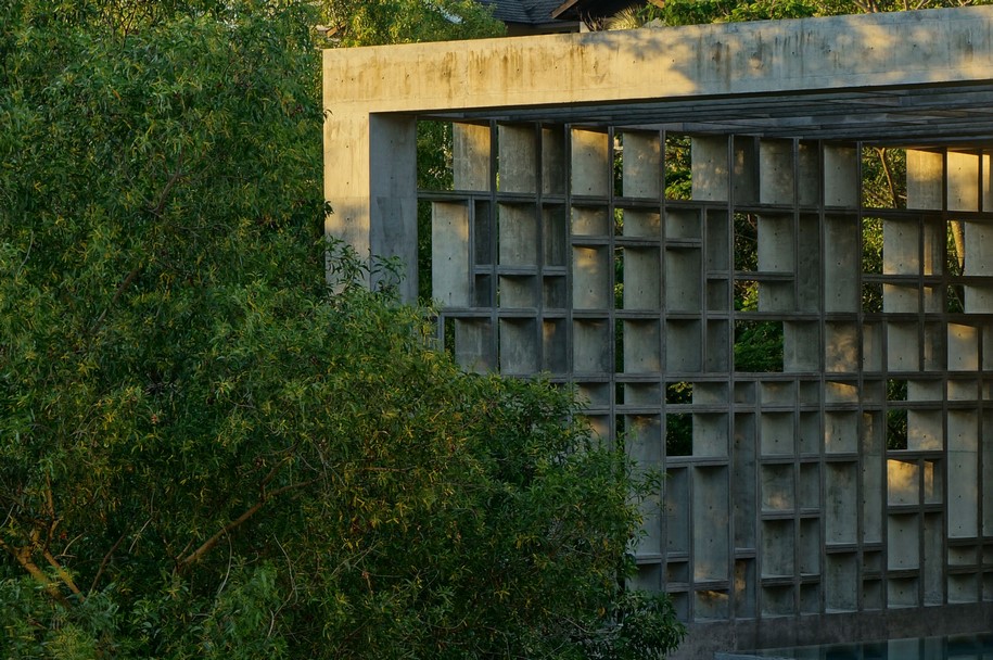 Archisearch WHBC Architects designed a concrete tropical box that embraces the lush jungle in Malaysia