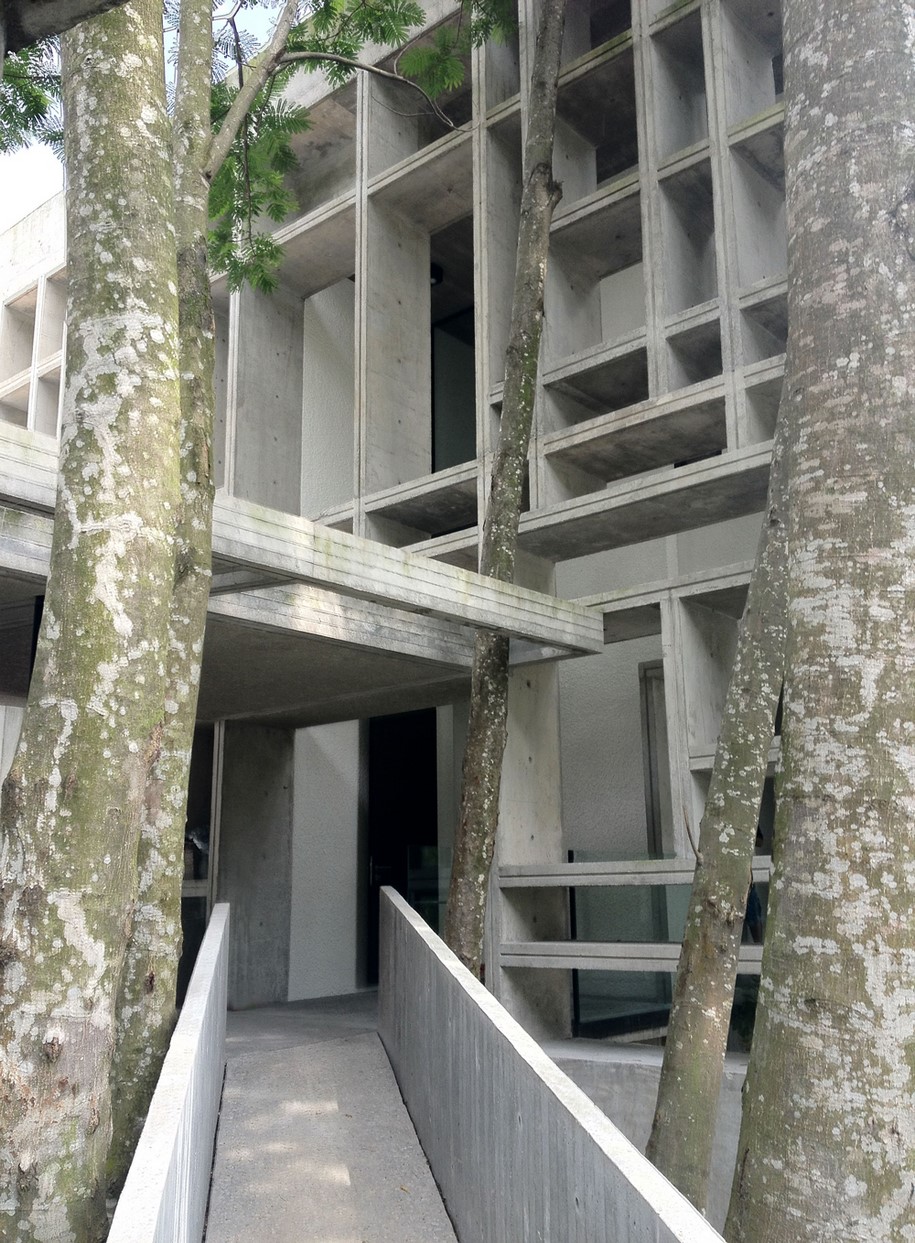 Archisearch WHBC Architects designed a concrete tropical box that embraces the lush jungle in Malaysia