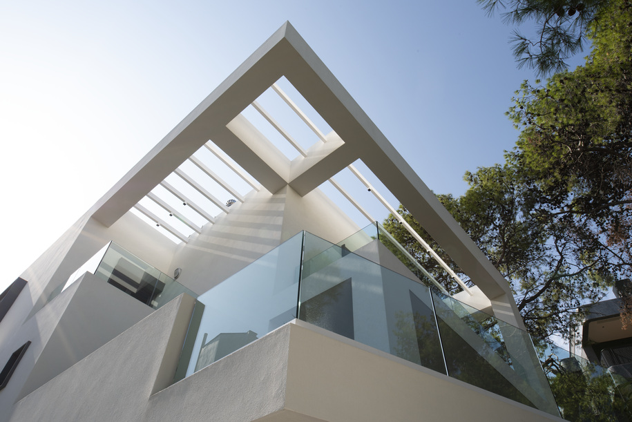 Archisearch Ριζική ανακατασκευή διώροφης κατοικίας στη Φιλοθέη | by Sgoutas Architects