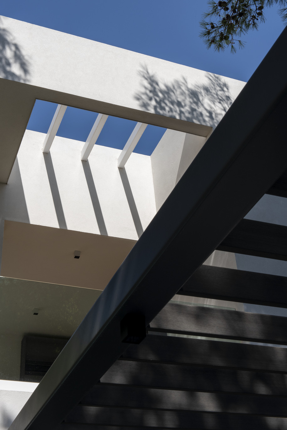 Archisearch Ριζική ανακατασκευή διώροφης κατοικίας στη Φιλοθέη | by Sgoutas Architects